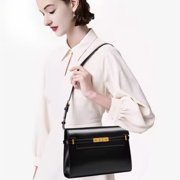 Chic Black Leather Shoulder  Bag with Gold Accents - Picture 12 of 12